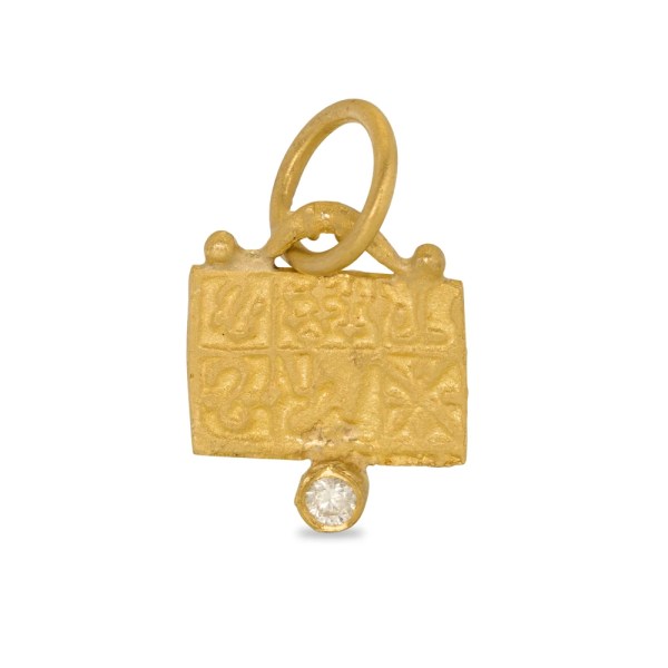 Ana Pendant | 24k gold pendant, engraved front