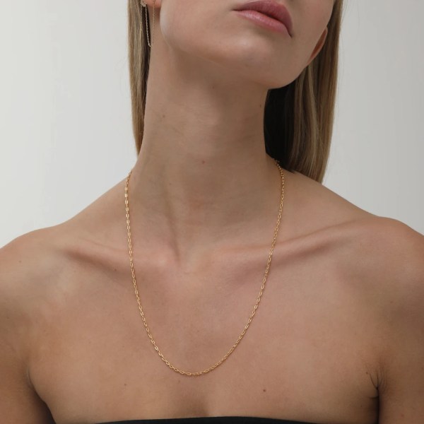 Aurevia Necklace | 18k gold necklace on a model
