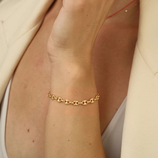 Lyra Bracelet | 18k gold bracelet on a model
