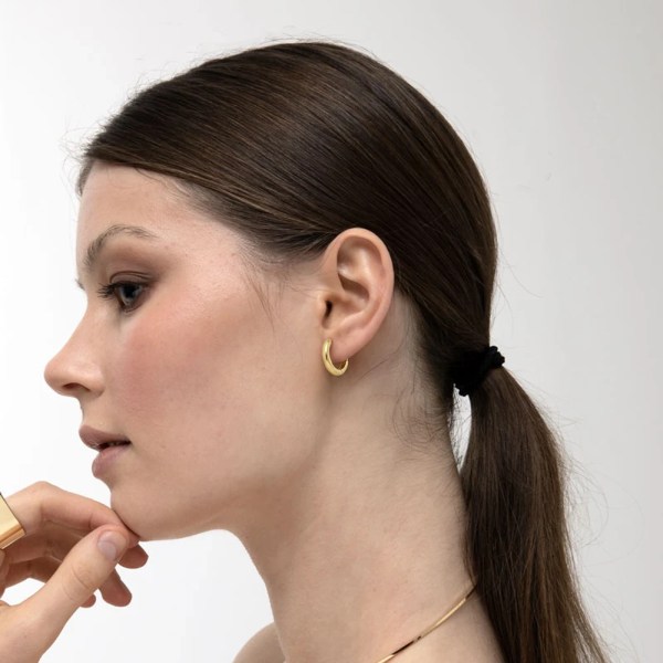Nira Earring | 18k gold earrings on a model