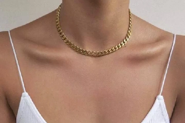 neck and choker necklace