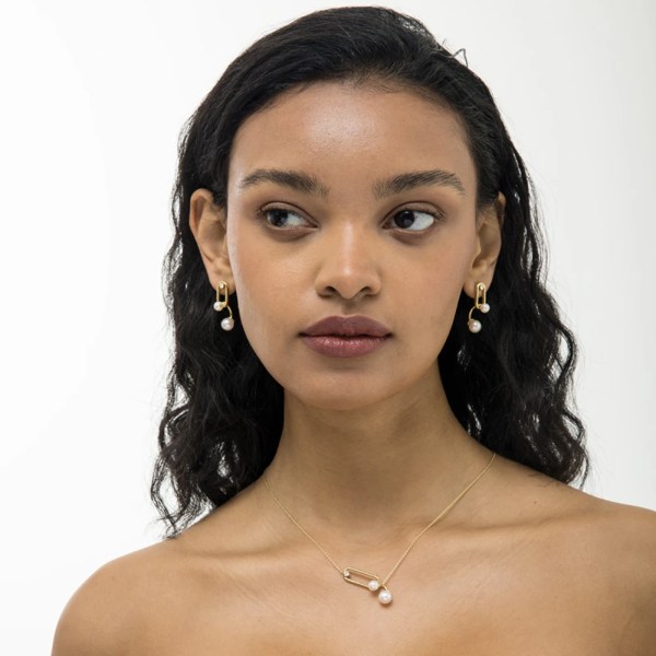 Aeris Necklace | 18k gold necklace on a model